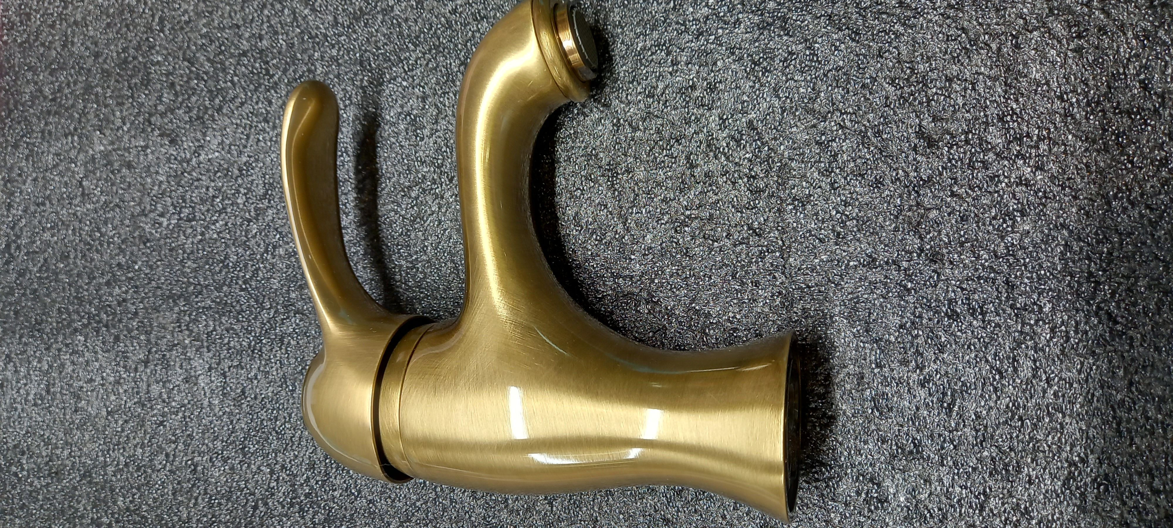 Emmevi Harmony, 22003-2/BR, однорычажный смеситель для раковины (излив 11 см), с донным клапаном, цвет бронза  