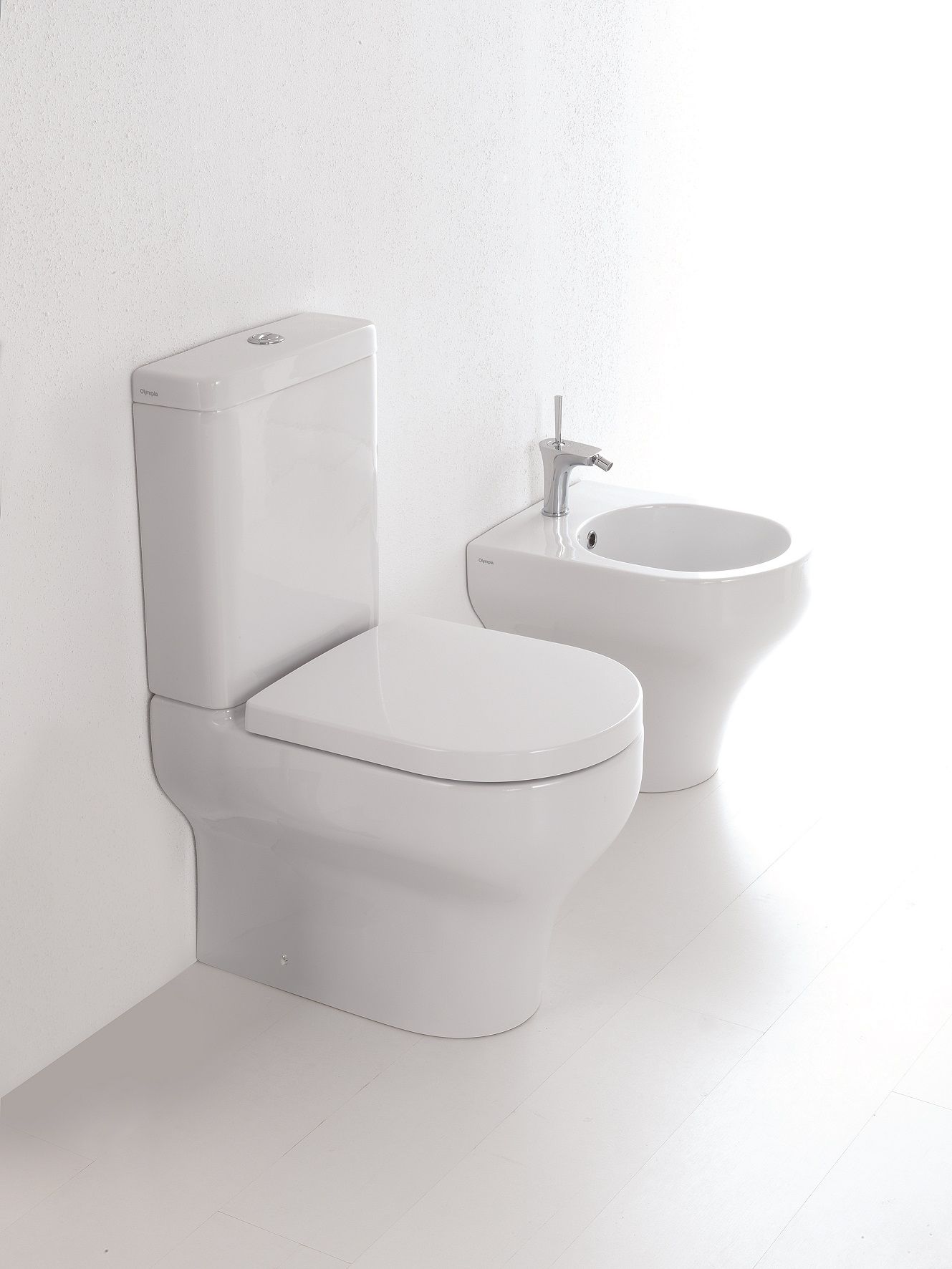 Купить olympia clear, комплект унитаз cle1303+ бачок с мех. смыва cle71pf1+ сиденье микролифт c5cn, цвет белый глянцевый оптом