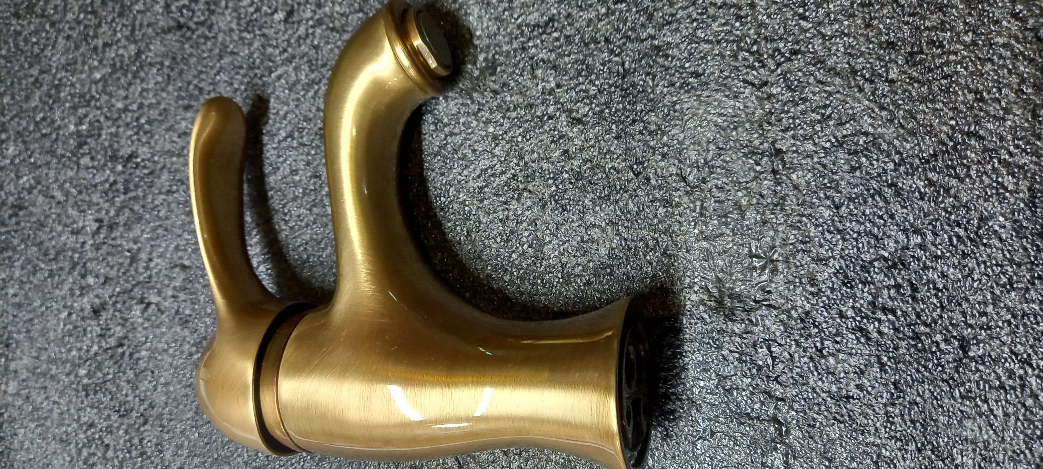 Emmevi Harmony, 22003-7/BR, однорычажный смеситель для раковины (излив 11 см), с донным клапаном, цвет бронза  