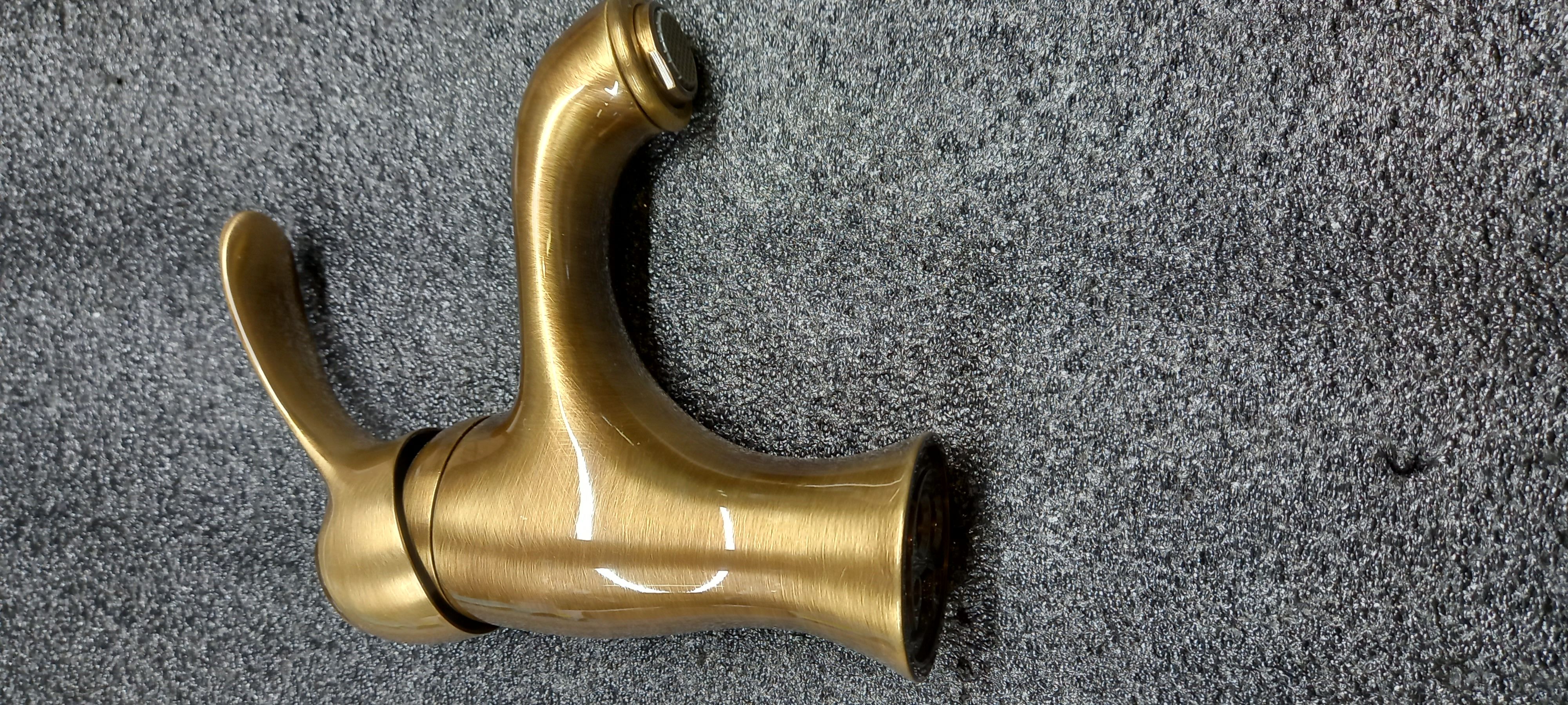 Emmevi Harmony, 22003-4/BR, однорычажный смеситель для раковины (излив 11 см), с донным клапаном, цвет бронза  