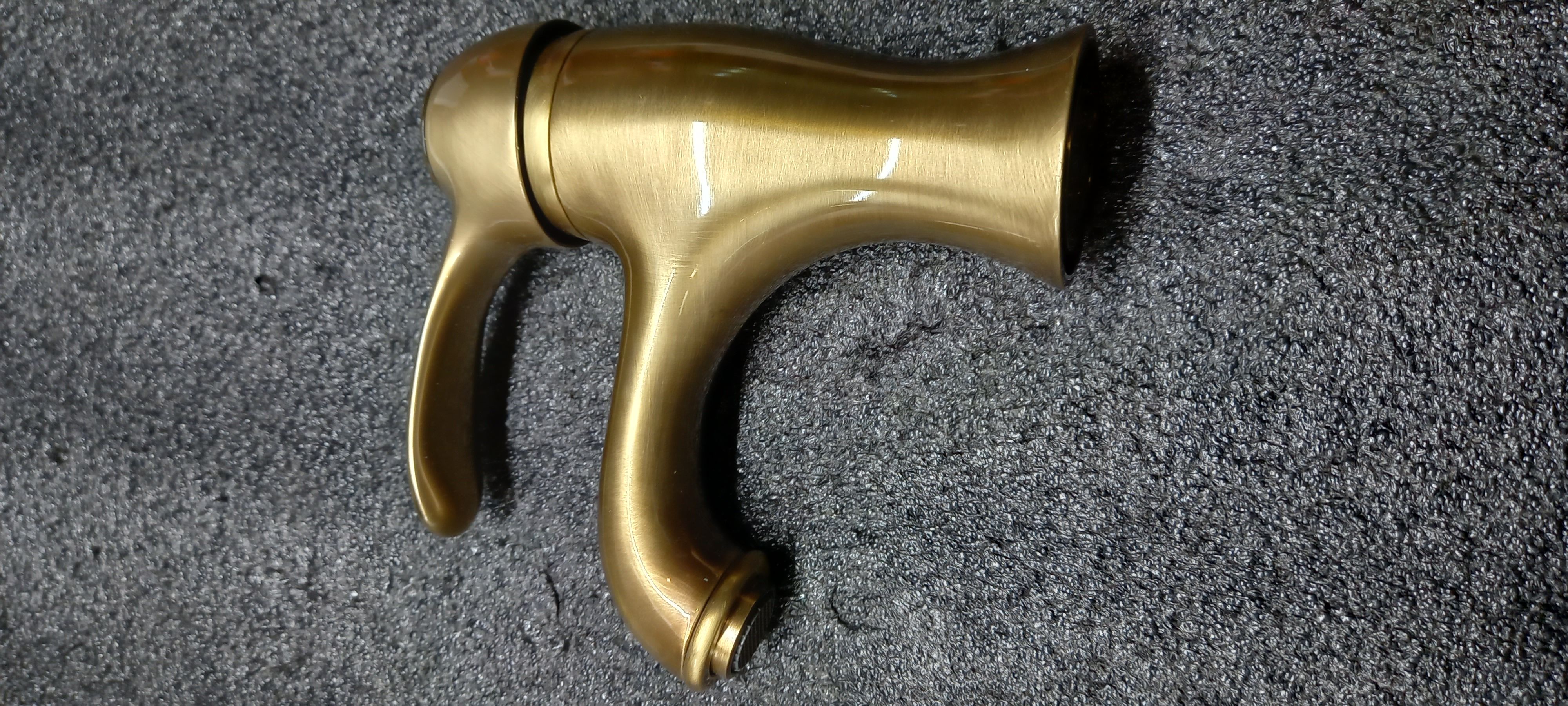 Emmevi Harmony, 22003-10/BR, однорычажный смеситель для раковины (излив 11 см), с донным клапаном, цвет бронза  