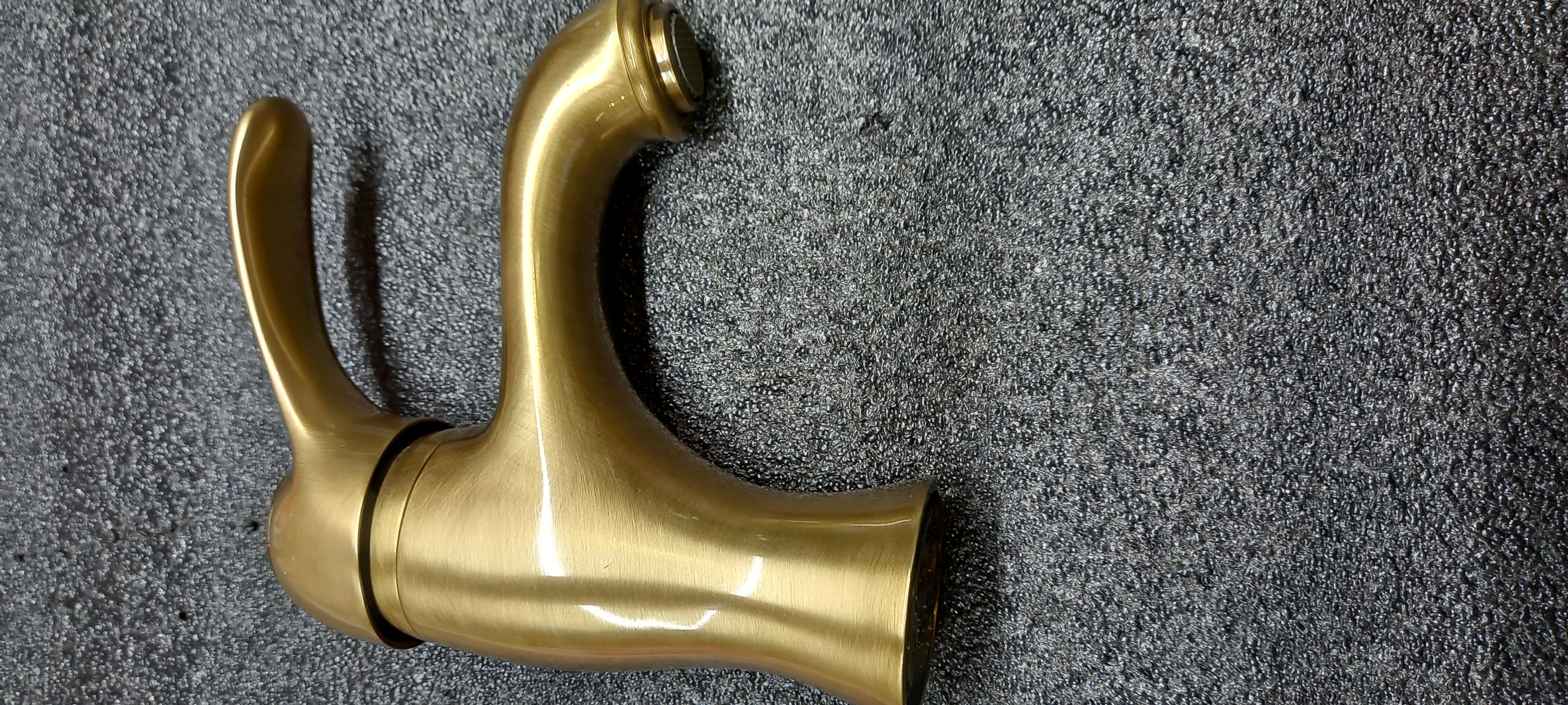 Emmevi Harmony, 22003-5/BR, однорычажный смеситель для раковины (излив 11 см), с донным клапаном, цвет бронза  